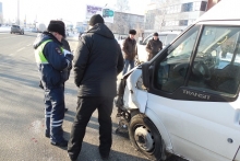 На проспекте Сююмбике столкнулись два автомобиля, пострадала пассажирка маршрутного автобуса